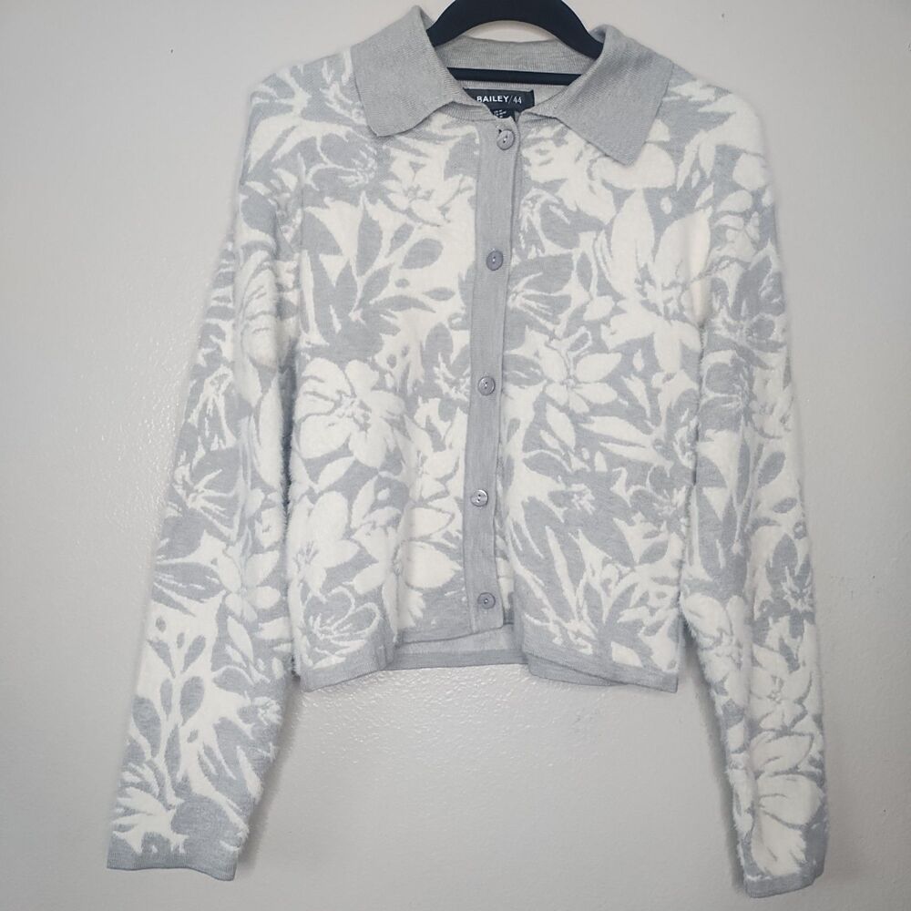 Bailey 44 Fuzzy Floral Collared Cardigan Sweater Soft Gray White Sz M